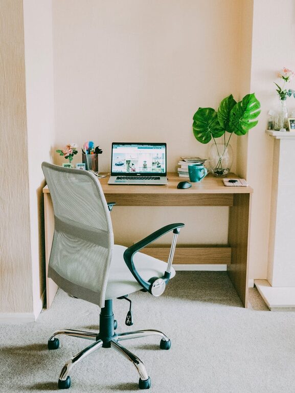 Consejos prácticos para organizar un espacio de trabajo en casa eficiente y cómodo