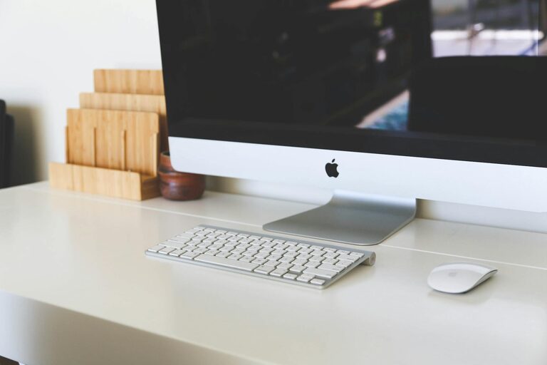 Consejos prácticos para organizar tu espacio de trabajo en casa y aumentar la productividad